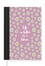 Notitieboek - Schrijfboek - Quote - Bloemen - Roze - Life is better in a bikini - Notitieboekje klein - A5 formaat - Schrijfblok