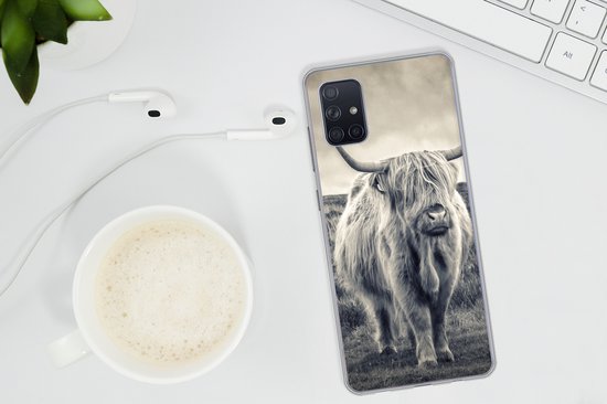 Telefoonhoesje Geschikt voor Samsung Galaxy A51 5G hoesje - Schotse hooglander - Dieren - Wolken - Koe - Natuur - Siliconen Telefoonhoesje Telefoonhoesje