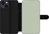 Bookcase Geschikt voor iPhone 13 telefoonhoesje - Mintgroen - Effen kleur - Met vakjes - Wallet case met magneetsluiting