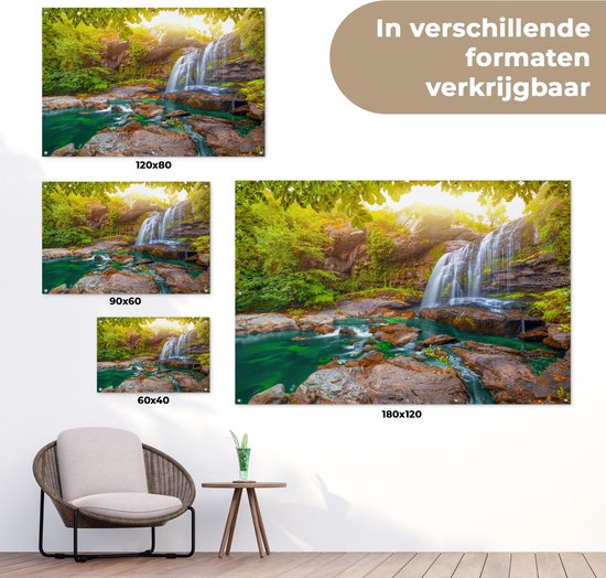Tuinposter waterval - Planten - Stenen - Natuur - Zonlicht - Tuinschilderij voor buiten - Schutting decoratie - Tuin - 120x80 cm - Tuindecoratie - Schuttingdoek - Tuindoek