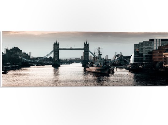 PVC Schuimplaat - Tower Bridge met Zonsondergang in Londen, Engeland - 60x20 cm Foto op PVC Schuimplaat (Met Ophangsysteem)