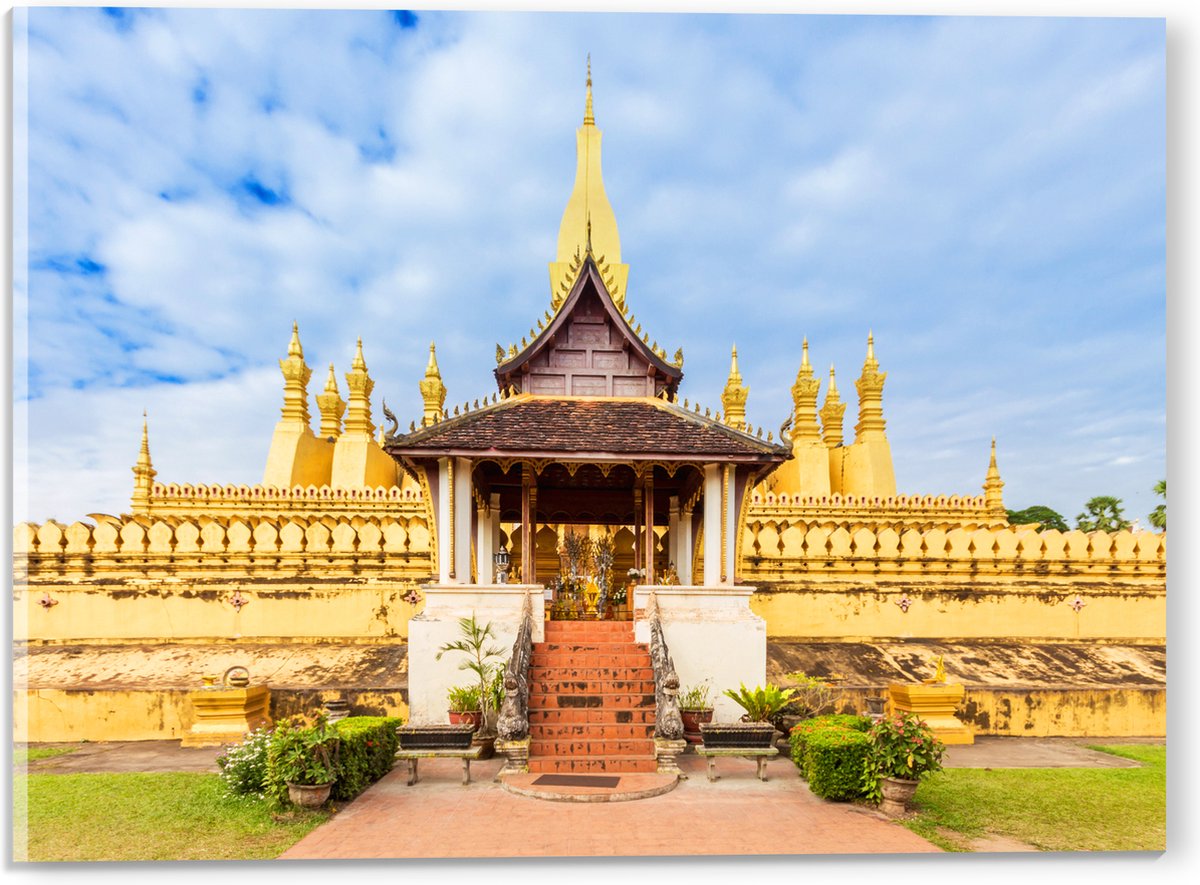 Acrylglas - Vooraanzicht van Pha That Luang Tempel in Vientiane onder Sluierbewolking, Laos - 40x30 cm Foto op Acrylglas (Wanddecoratie op Acrylaat)