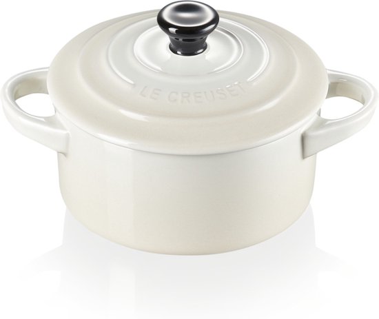 Crèmekleurige Le Creuset mini braadpan met deksel, met zilverkleurige knop.