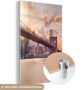MuchoWow® Glasschilderij 120x180 cm - Schilderij acrylglas - Brooklyn Brug en de skyline van New York tijdens zonsondergang - Foto op glas - Schilderijen