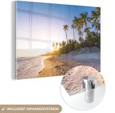 MuchoWow® Glasschilderij 90x60 cm - Schilderij acrylglas - Palmbomen op het strand tijdens de zonsopkomst - Foto op glas - Schilderijen
