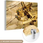 MuchoWow® Glasschilderij 90x60 cm - Schilderij acrylglas - Een sextant om mee te navigeren bovenop wereldkaarten - Foto op glas - Schilderijen