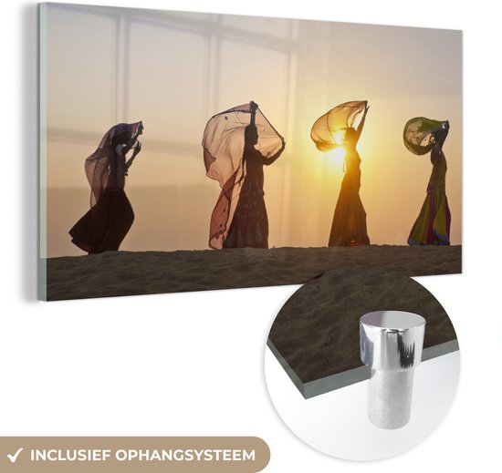 MuchoWow® Glasschilderij 160x80 cm - Schilderij acrylglas - Vrouwen uit India - Foto op glas - Schilderijen