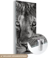 MuchoWow® Glasschilderij 60x120 cm - Schilderij acrylglas - Dierenprofiel leeuwin in zwart-wit - Foto op glas - Schilderijen