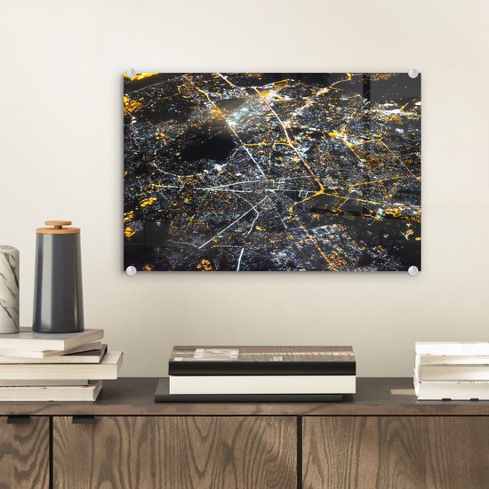MuchoWow® Glasschilderij 30x20 cm - Schilderij acrylglas - Foto van Kabul in de nacht vanuit de lucht in Afganistan - Foto op glas - Schilderijen