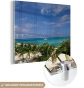 MuchoWow® Glasschilderij 20x20 cm - Schilderij acrylglas - Aruba - Palmboom - Strand - Foto op glas - Schilderijen