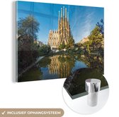 MuchoWow® Glasschilderij 90x60 cm - Schilderij acrylglas - Kerk - Meer - Barcelona - Foto op glas - Schilderijen