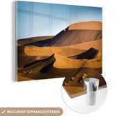 MuchoWow® Glasschilderij 30x20 cm - Schilderij acrylglas - Schaduw en licht bij de Afrikaanse zandduinen van Sossusvlei in Namibië - Foto op glas - Schilderijen