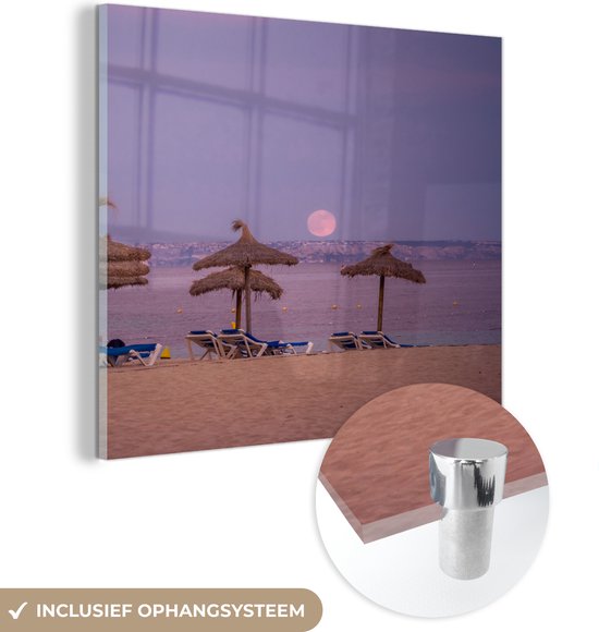 MuchoWow® Glasschilderij 20x20 cm - Schilderij acrylglas - Mallorca - Strand - Ligbedden - Foto op glas - Schilderijen