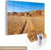MuchoWow® Glasschilderij 30x20 cm - Schilderij acrylglas - Zanderig pad in het Afrikaanse Namibië - Foto op glas - Schilderijen