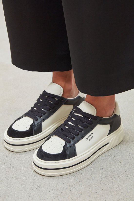 Alexander Mcqueen Dames Zwart Suede Copenhagen Sneakers Suede