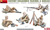 Miniart - Soviet Soldiers Taking A Break (Min35233) - modelbouwsets, hobbybouwspeelgoed voor kinderen, modelverf en accessoires