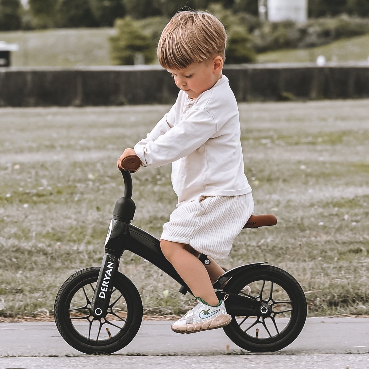 Deryan Luxe Loopfiets 10 inch - Kinderfiets - Zwart — afbeelding 5