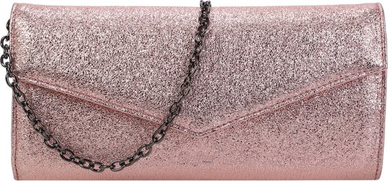 Pochette rose pailletée avec une bandoulière en chaîne métallique foncée. Le rabat présente une couture en diagonale.