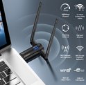 Zwarte EDUP WiFi 6E (802.11AX) adapter met twee antennes op een laptop. USB 3.0, tri-band 2.4/5/6 GHz, 3000Mbps, roterende antenne.