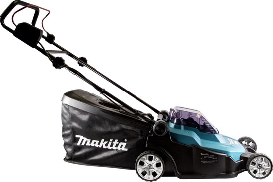 Turquoise Makita grasmaaier met zwarte handgrepen en opvangzak. Zilverkleurige wielen.