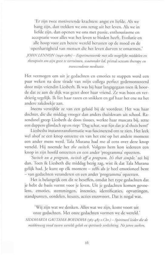 Pagina uit een boek met citaat van John Lennon en tekst over gedachten.