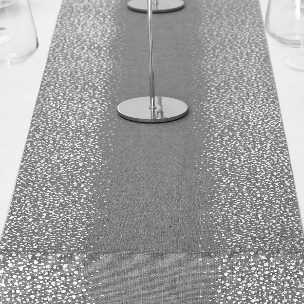 Linnenlook Tafelloper Grijs 5 Meter met Zilveren Stippen voor Feestdecoratie