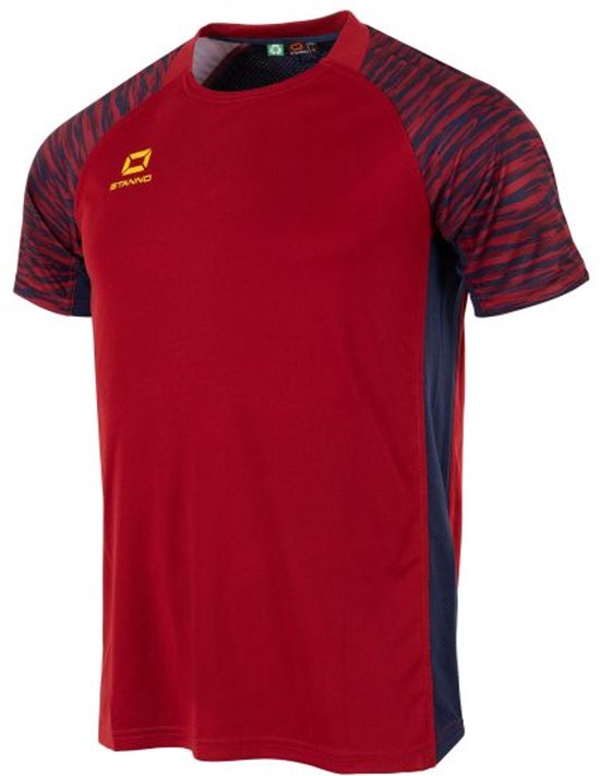 Een rood sportshirt met donkerblauwe zijpanden en gestreepte mouwen. Gele Stanno logo op borst.