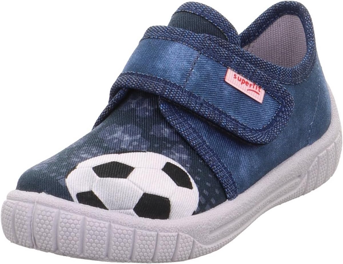 Veganistische kinderslippers met voetbalmotief, flexibele en comfortabele pantoffels in blauw met klittenbandsluiting.