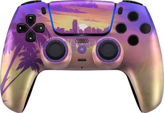 Een roze en paarse controller met een zonsondergang met palmbomen en stad. Met paarse knoppen en zwarte joysticks.