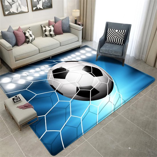 Tapis bleu avec effet 3D de ballon de football dans un filet, éclairé par un éclairage sportif.