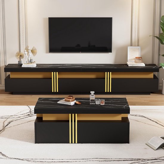 Woonkamer met zwart tv-meubel en salontafel, beide met marmerpatroon en gouden accenten.