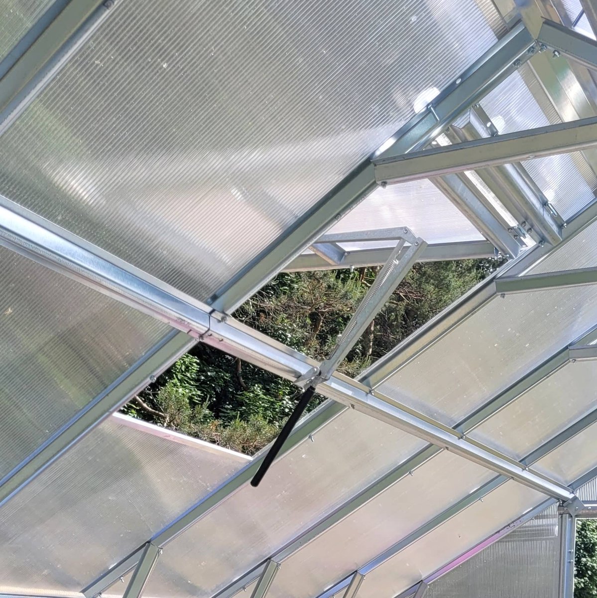 HOUSE Dakraam voor Serre - Automatische Raamopener - Polycarbonaat - Duurzaam en Gebruiksvriendelijk - Voor Efficiënte Ventilatie