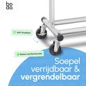 Een kledingrek op vier zwenkwielen met remfunctie, 360° draaibaar. Soepel verrijdbaar en vergrendelbaar.