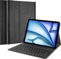 Zwarte tablet case met ingebouwd QWERTY toetsenbord en een tablet met blauw scherm.