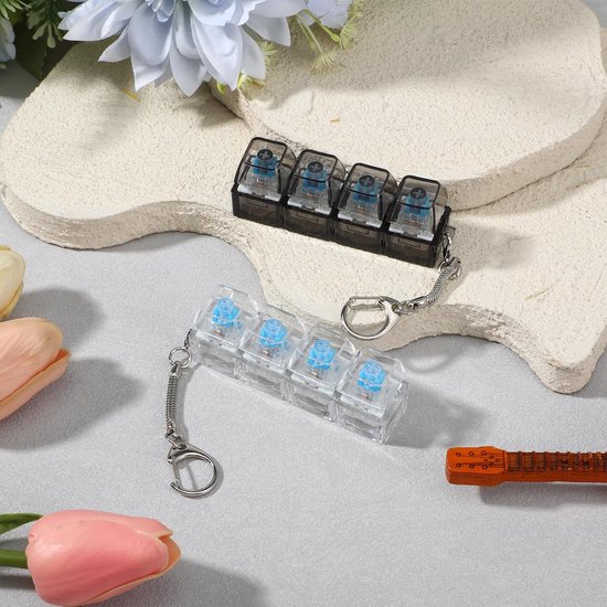 Keyboard Fidget Toy - 2 Stuks - Clicker Fidget Toetsenbord met Ledlicht - Mini 4 Toetsen Decompressie Speelgoed - Sleutelhanger Anti Stress Speelgoed - Om Stress Angst voor Volwassenen Te Verlichten - Zwart/Wit