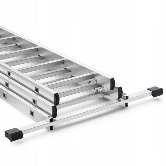 Gevouwen aluminium ladder met zwarte rubberen voetjes en verstevigingen.
