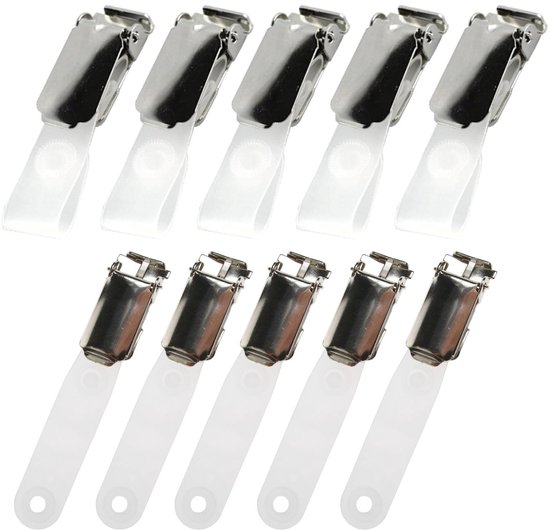 Tien zilverkleurige badgeklemmen met witte plastic bevestigingsstrips.