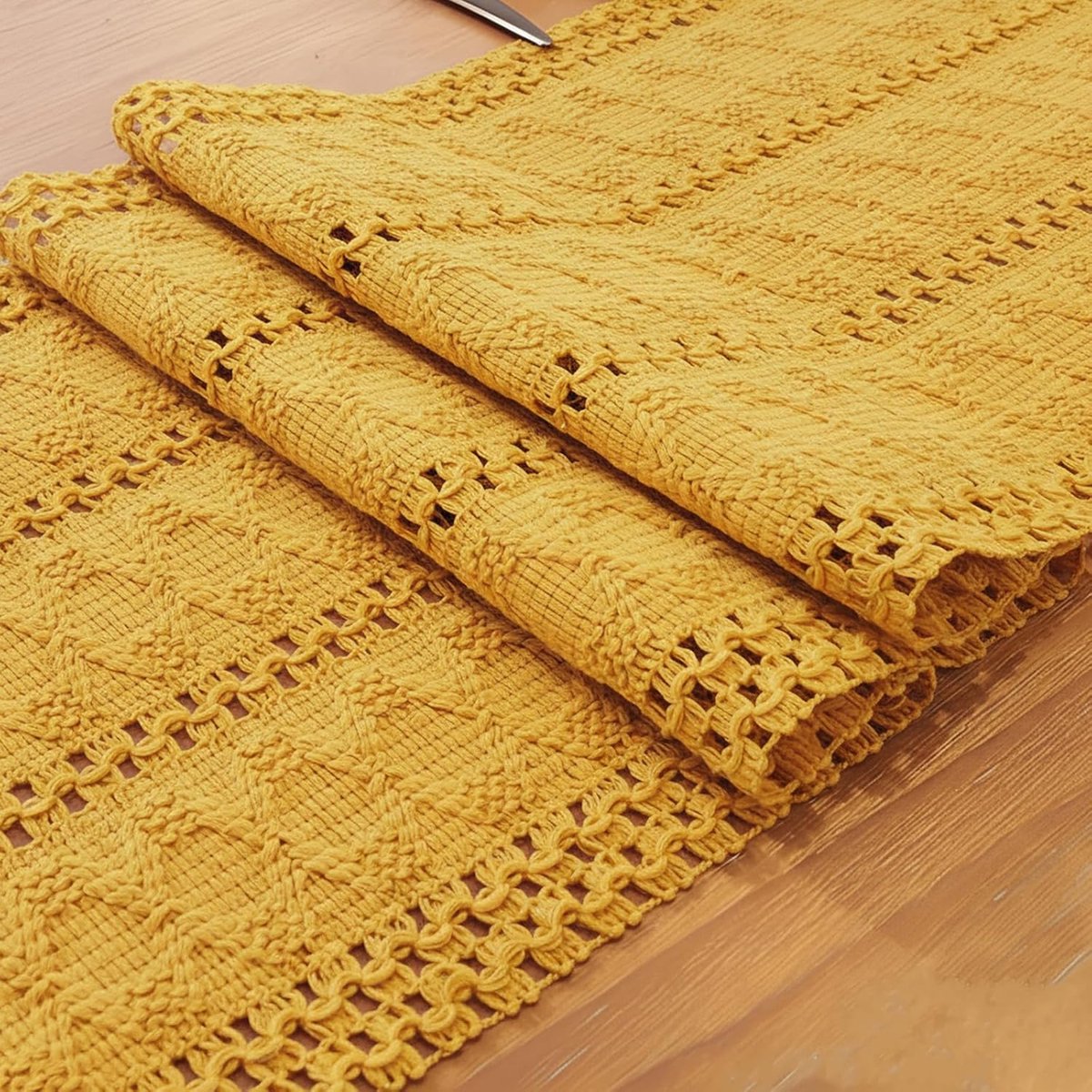 Tafel Runner - Boho Decoratie - Feestelijke Tafel - Met Macrame Franje - 30 x 200 cm - Geel