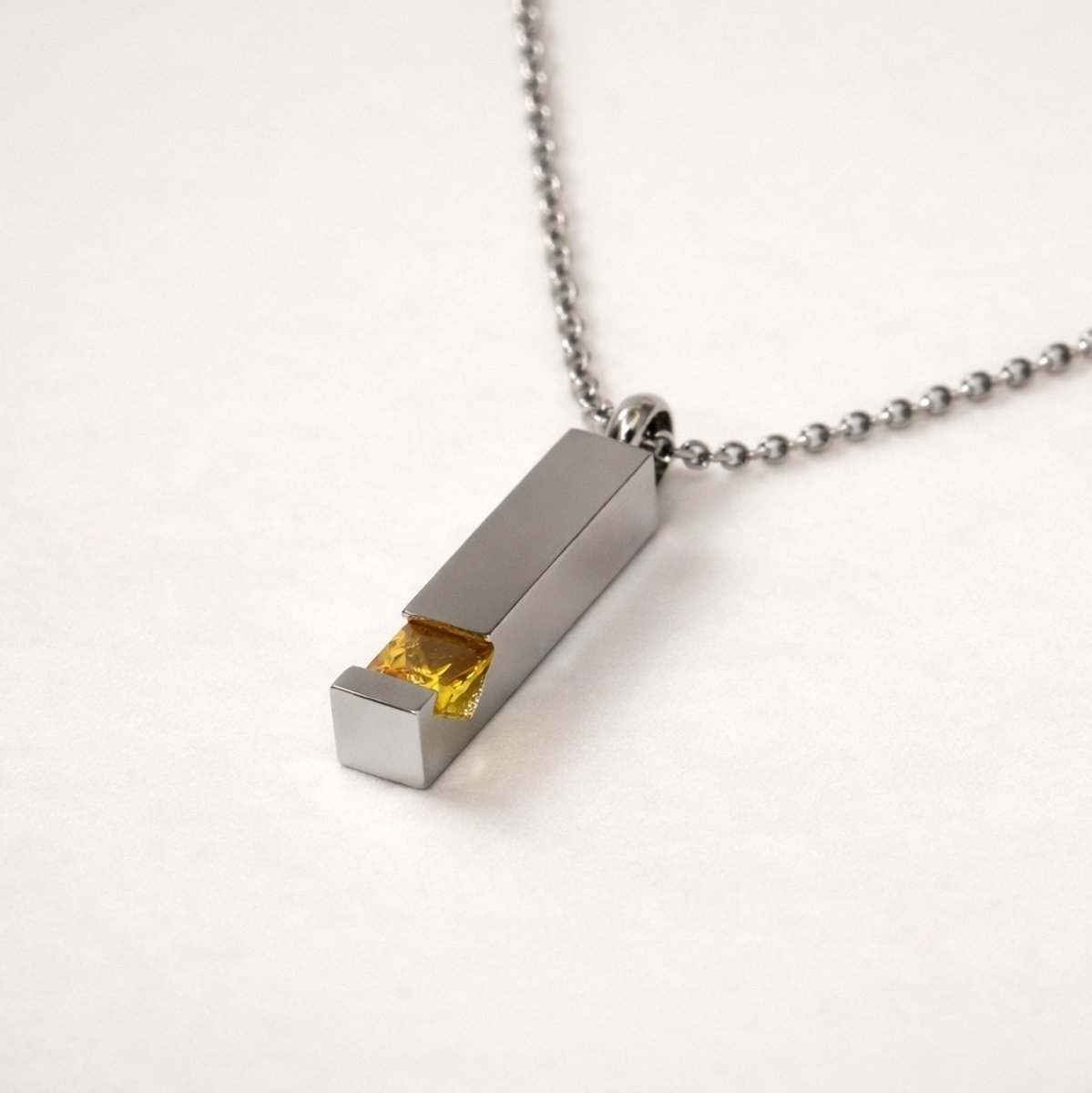 Assieraad - Ashanger - Ashanger met ketting - Mini urn - Geboortesteen Citrien - November - Zilverkleurig