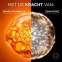 Gedeelde afbeelding met links een oranje, bubbelende vloeistof met tekst 'PUUR VITAMINE C', rechts een grijze, geoxideerde bol met tekst 'EIWITTEN'.