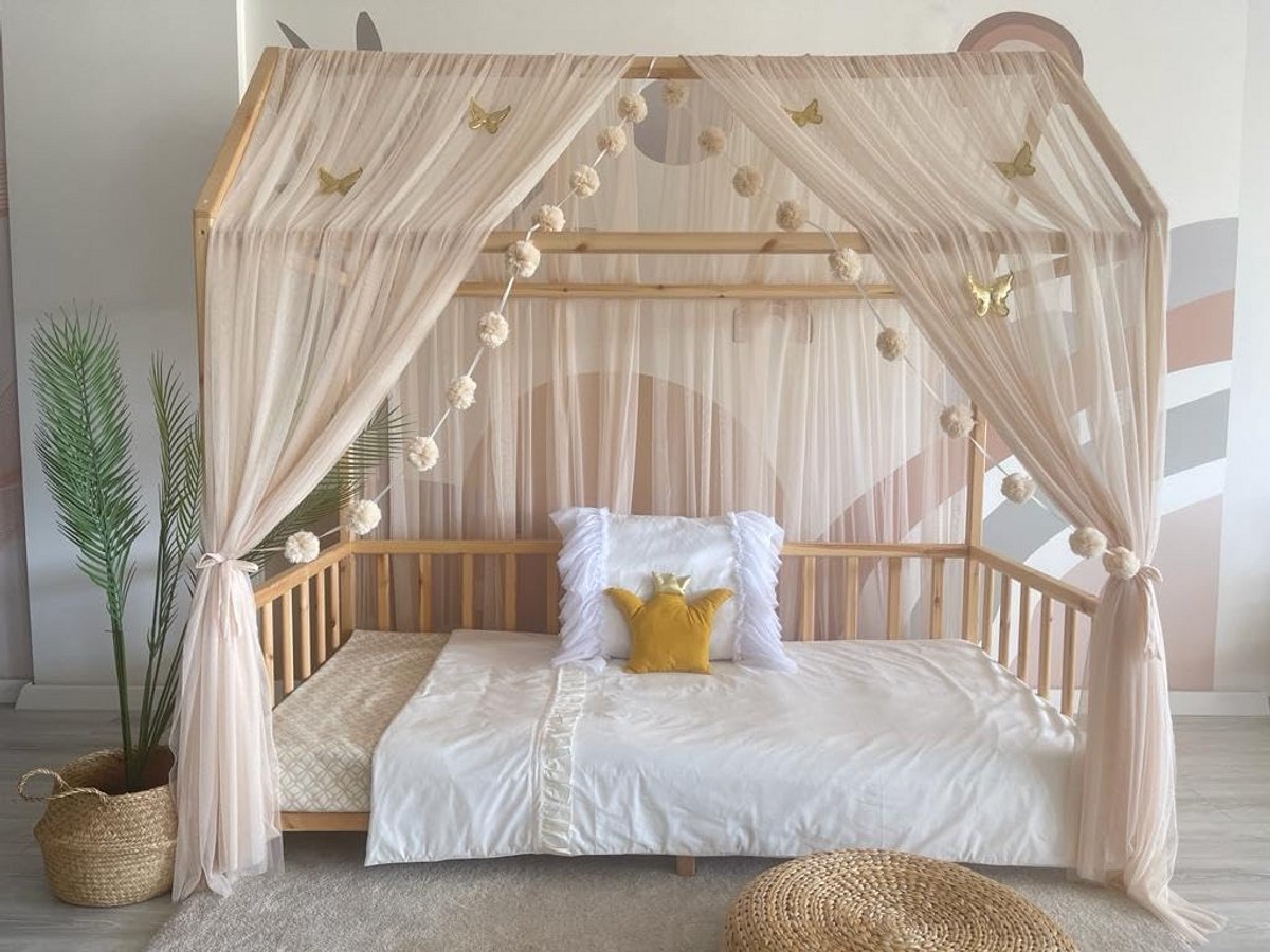 Hemelbed Decoratieset Beige voor Kinderkamer en Babykamer met Tule Slinger en Pompons