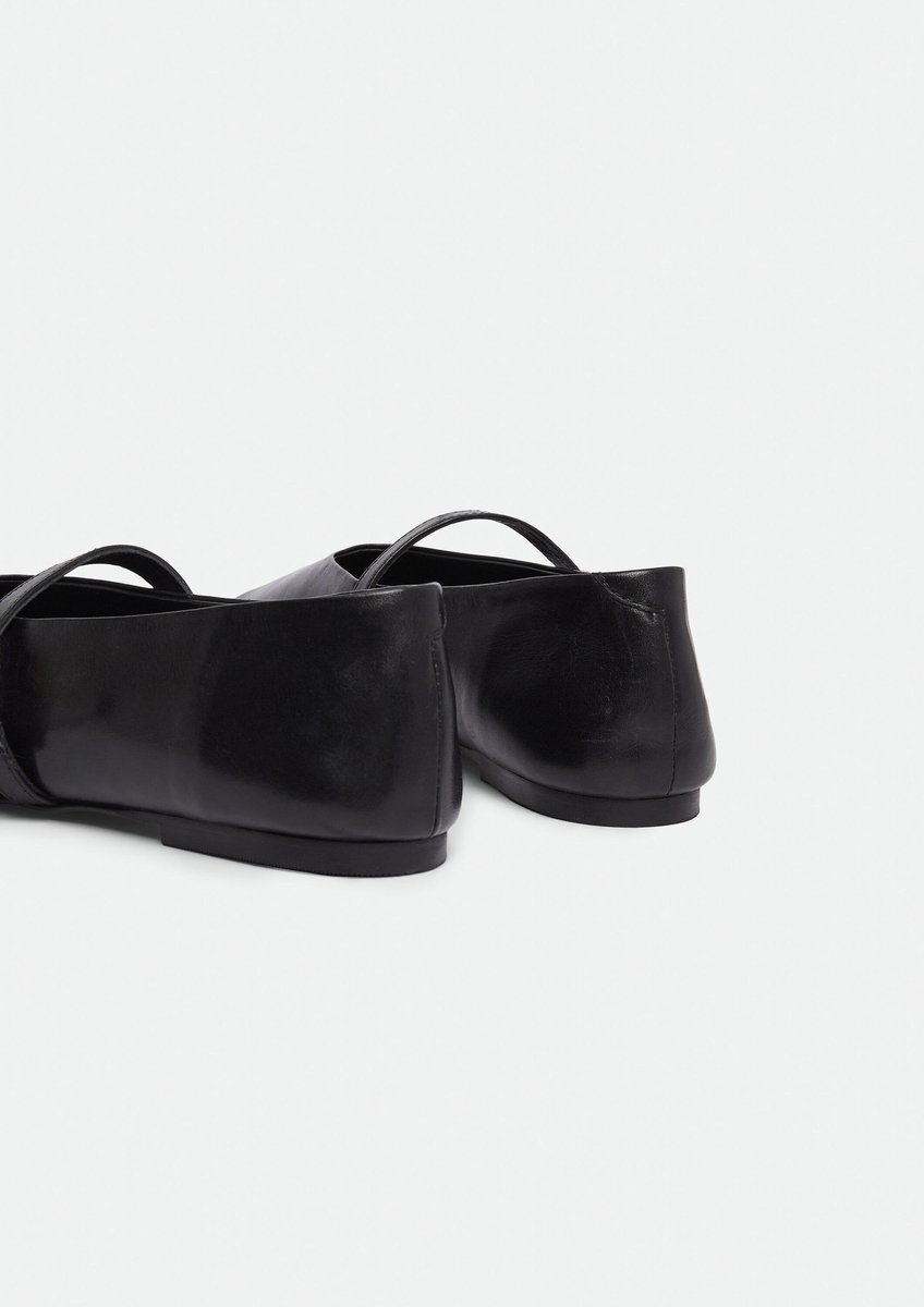 comma Slipper