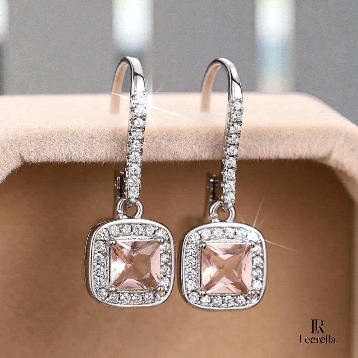 Leerella Luxe Zilverkleurig met Peach/Roze Zirconia Druppel Oorbellen Dames - Hoogwaardig RVS met Steentjes - Elegante Hang Oorbellen met Stralende Halo