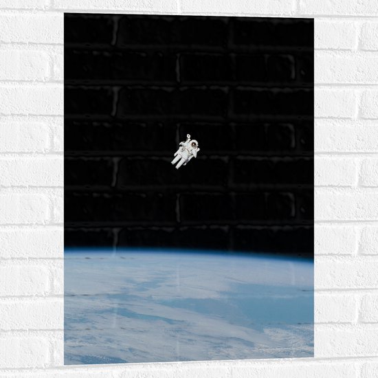 Muursticker - Astronaut Vliegend in Heelal Rondom Aarde - 50x75 cm Foto op Muursticker