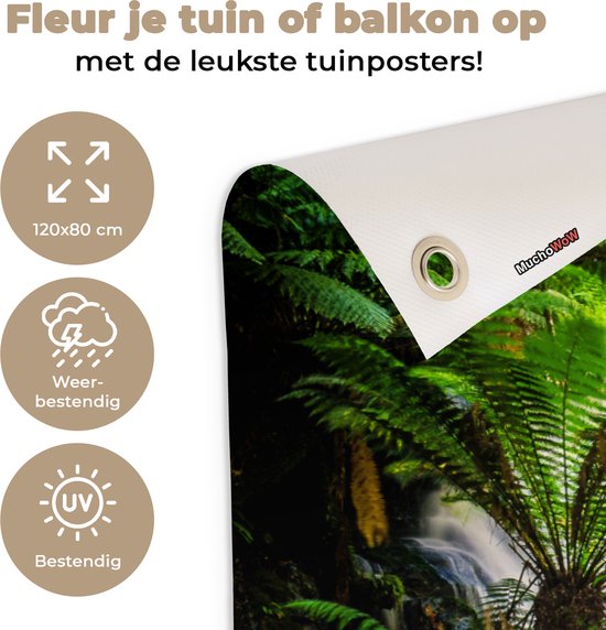 Waterval in een groen bos, met varens en mos, is 120x80cm en weerbestendig.