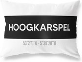 Tuinkussen HOOGKARSPEL - NOORD-HOLLAND met coördinaten - Buitenkussen - Bootkussen - Weerbestendig - Jouw Plaats - Studio216 - Modern - Zwart-Wit - 50x30cm