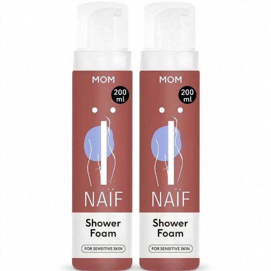 Twee flessen Naïf Caring Shower Foam van 200 ml in roodbruin met witte opdruk.