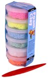Een verpakking met 6 potjes Foam Clay in pastelkleuren: roze, geel, lichtblauw, mintgroen, wit en oranje. Met een rood boetseerwerktuigje.