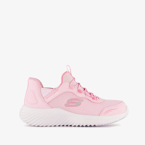 Roze Skechers Slip-ins sneaker met witte zool, zijaanzicht.