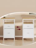 Comparaison d'un bureau avec sa commode dans deux positions, avec des flèches rouges indiquant la direction du mouvement.